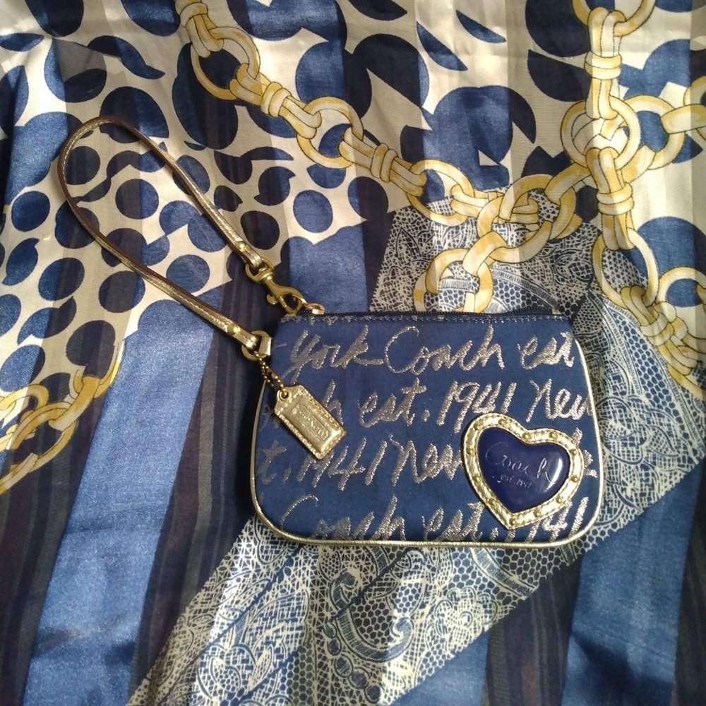 ❤️COACH 1941 NEW YORK LOVE HEART WRISTLET Navy & Gold Metallic +Hangtag - Picture 2 of 7
